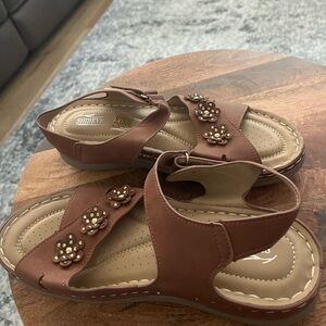 Shibever Sandals